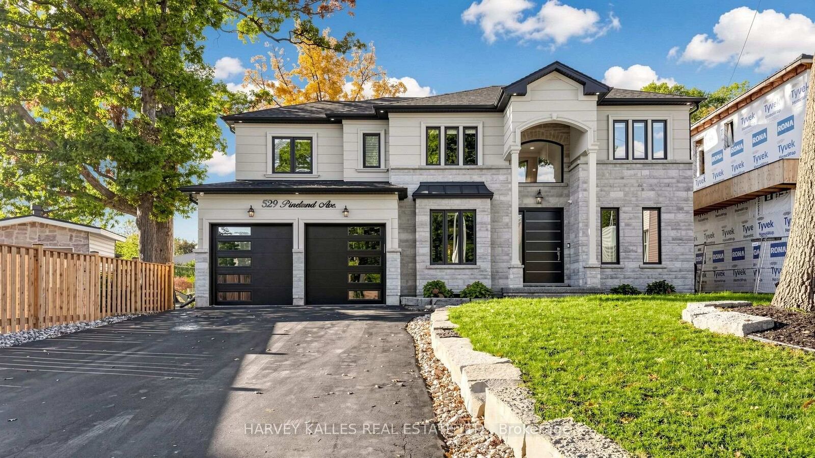 Property Photo:  529 Pineland Avenue  ON L6K 1Z9 