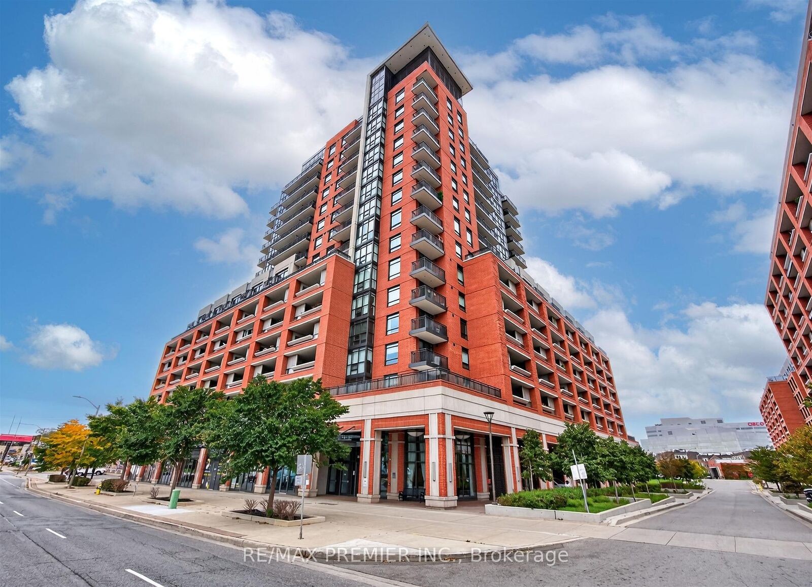 Property Photo:  3091 Dufferin Street 704  ON M6A 0C4 