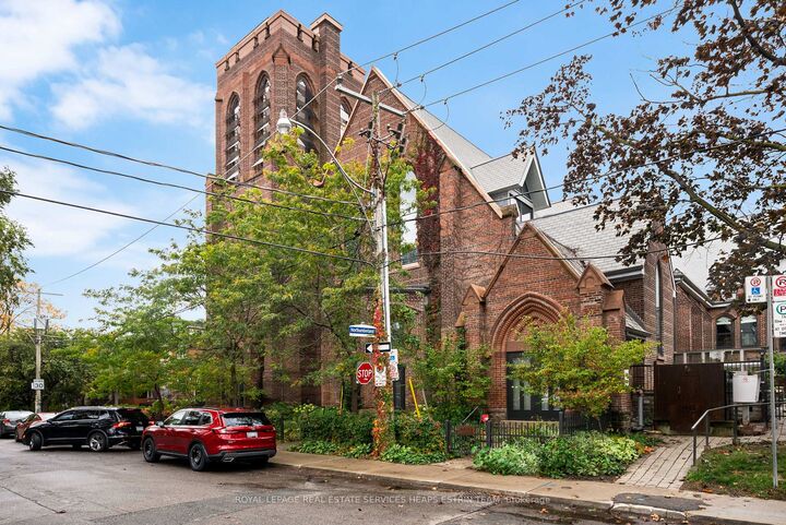 Property Photo:  40 Westmoreland Avenue 14  ON M6H 2Z7 