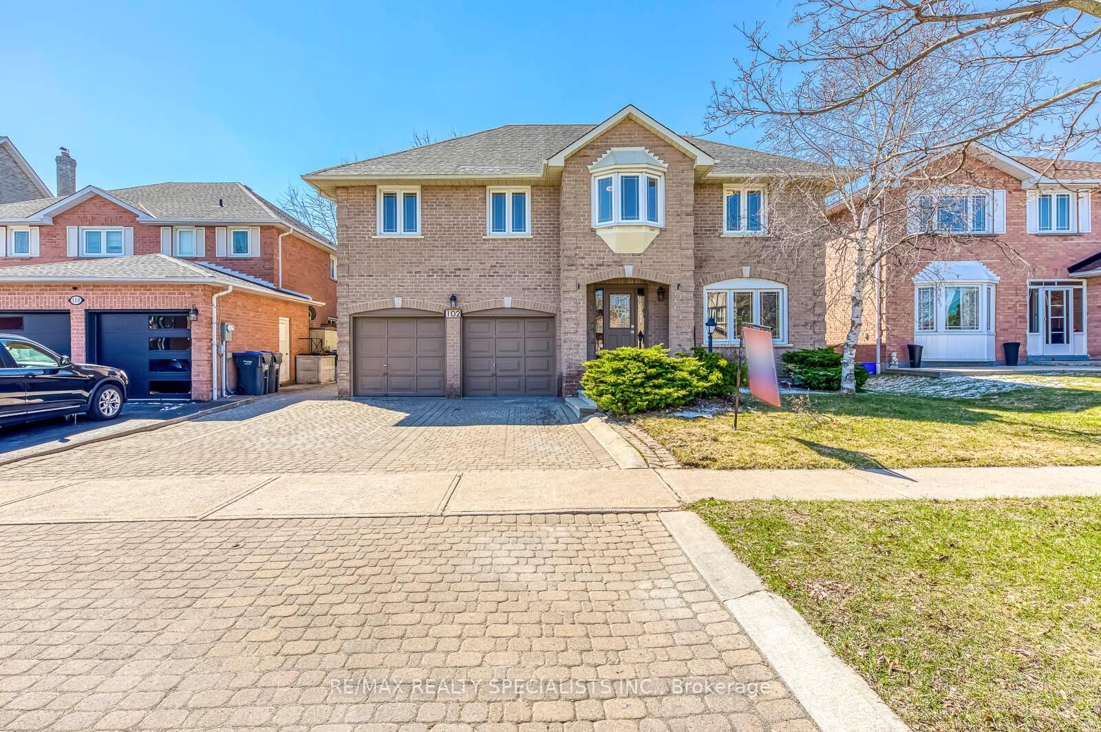 Property Photo:  102 Sunforest Drive  ON L6Z 4B2 