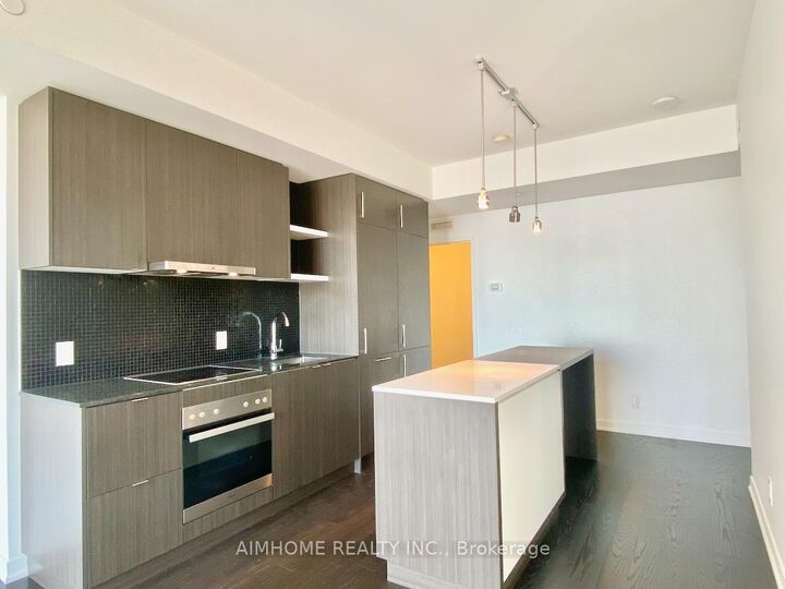 Property Photo:  100 Harbour Street 6705  ON M5J 0B5 