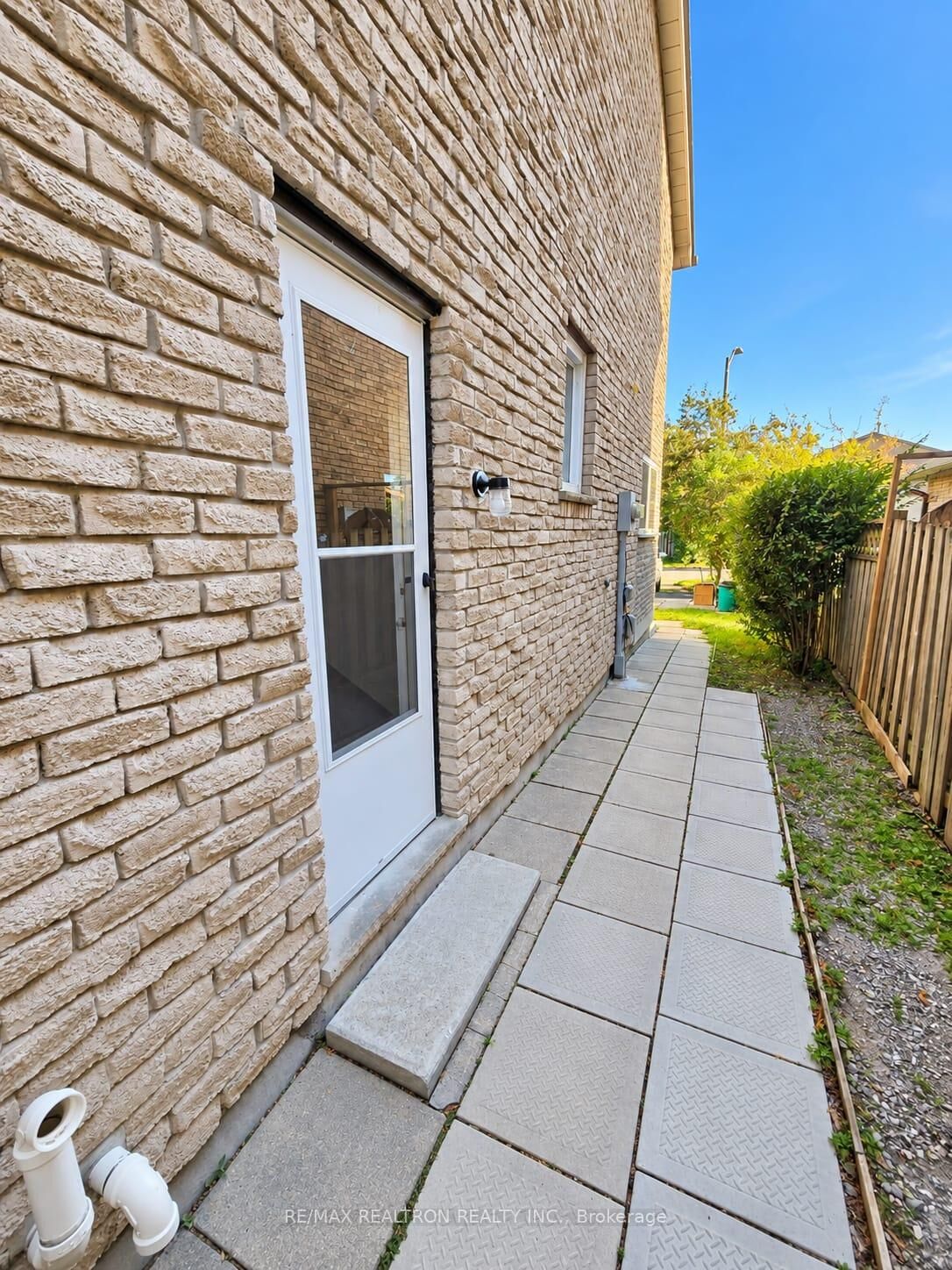 Property Photo:  80 Upton Crescent  ON L3R 3T4 
