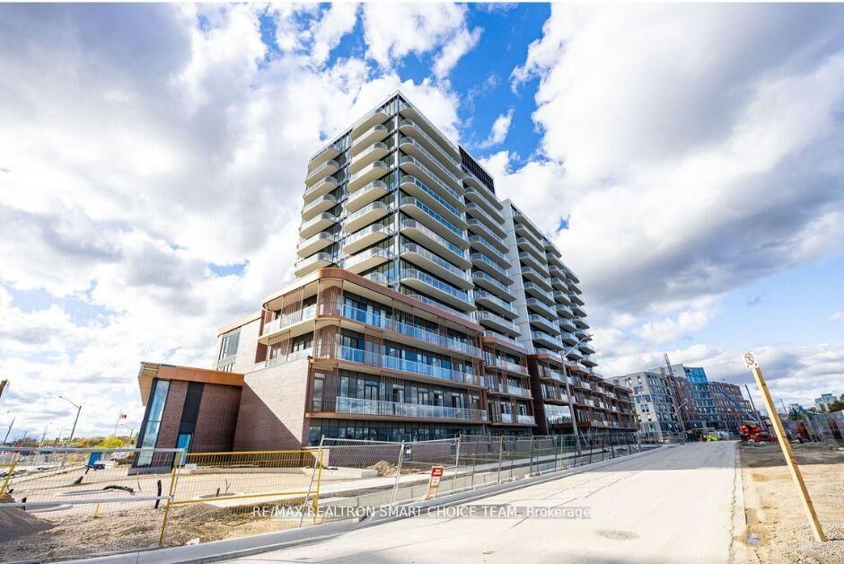 Property Photo:  220 Missinnihe Way 1316  ON L5H 0A9 