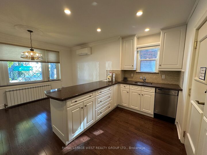 Property Photo:  27 Mossom Road W 1  ON M6S 1L9 