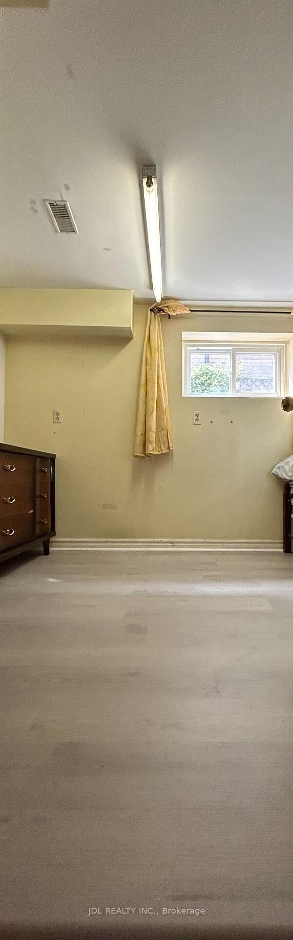Property Photo:  186 Wilfred Ave Avenue Renovated Bedroom A Bsmt  ON M2N 5C9 