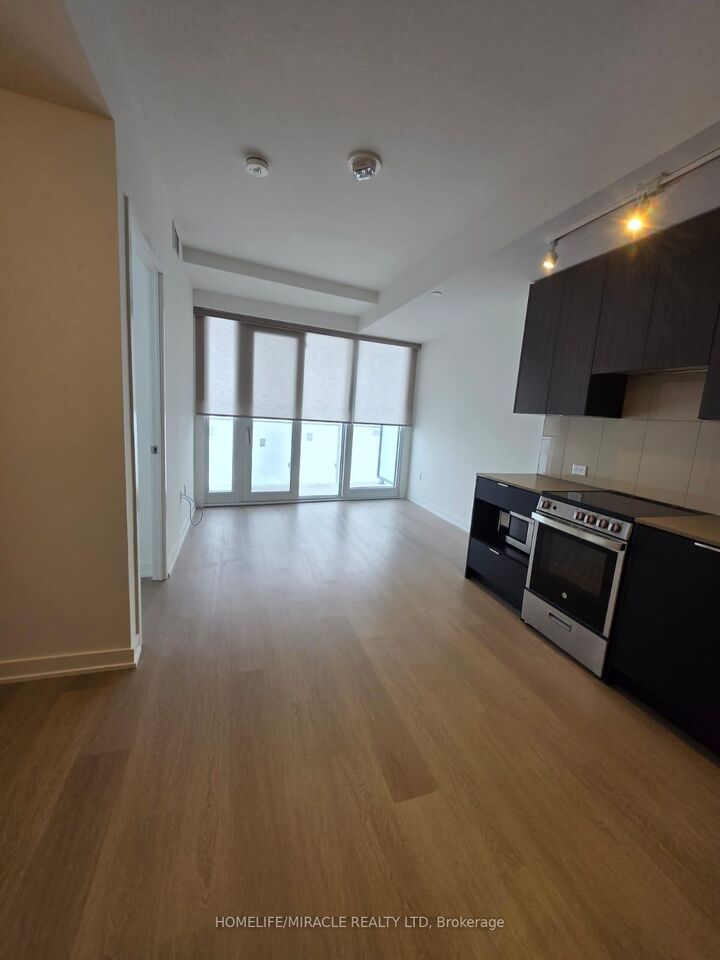 Property Photo: 3883 Quartz Road 5106 ON L5B 0M4