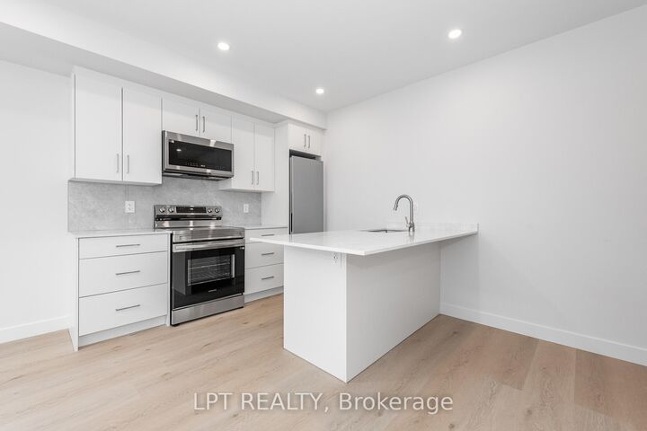 Property Photo:  319 Shakespeare Street 2  ON K1L 5M1 