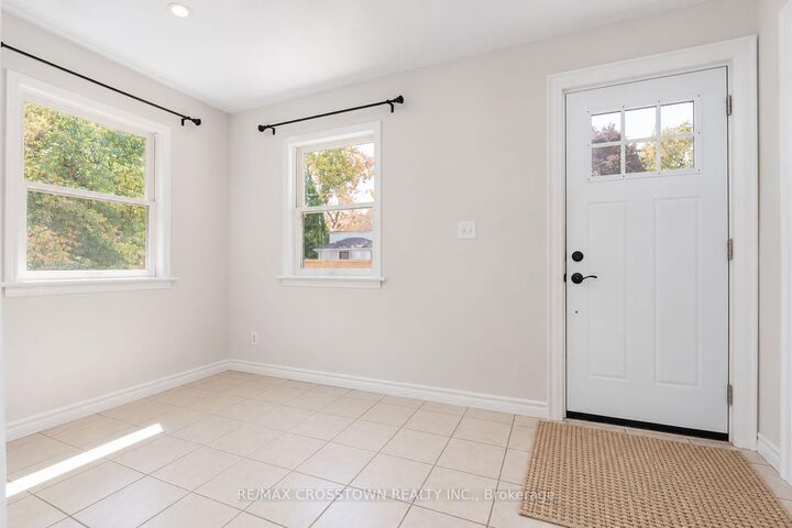 Property Photo:  64 Bleeker Street 1  ON L3V 5Z2 