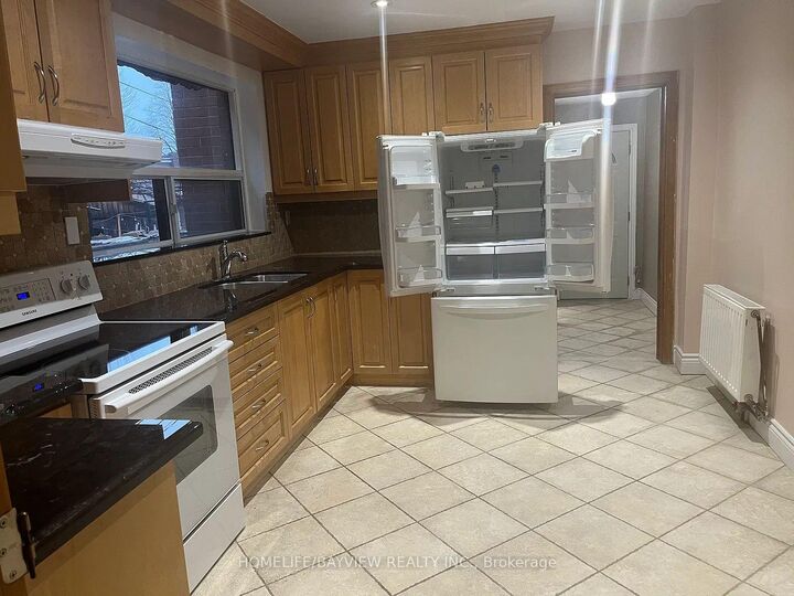 Property Photo:  190 Campbell (Main Floor) Avenue  ON M6P 3V4 