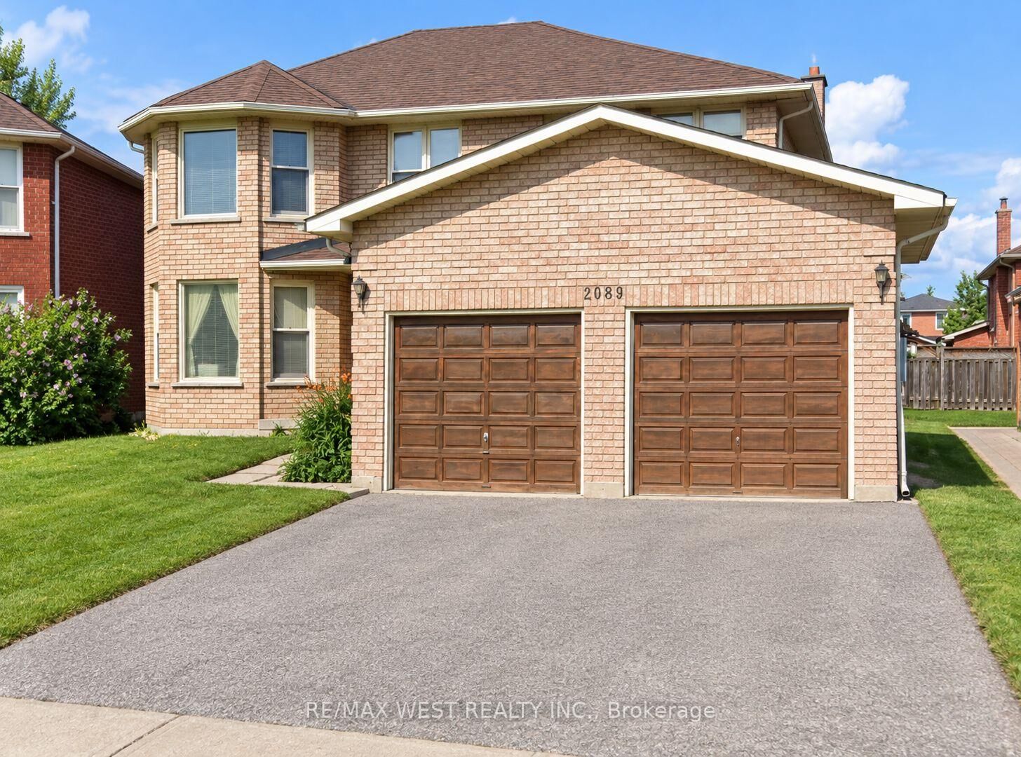 Property Photo: 2089 Liverpool Road ON L1X 1E3
