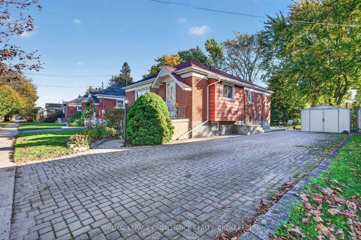 Property Photo:  917 Victoria Street  ON K7K 4T9 