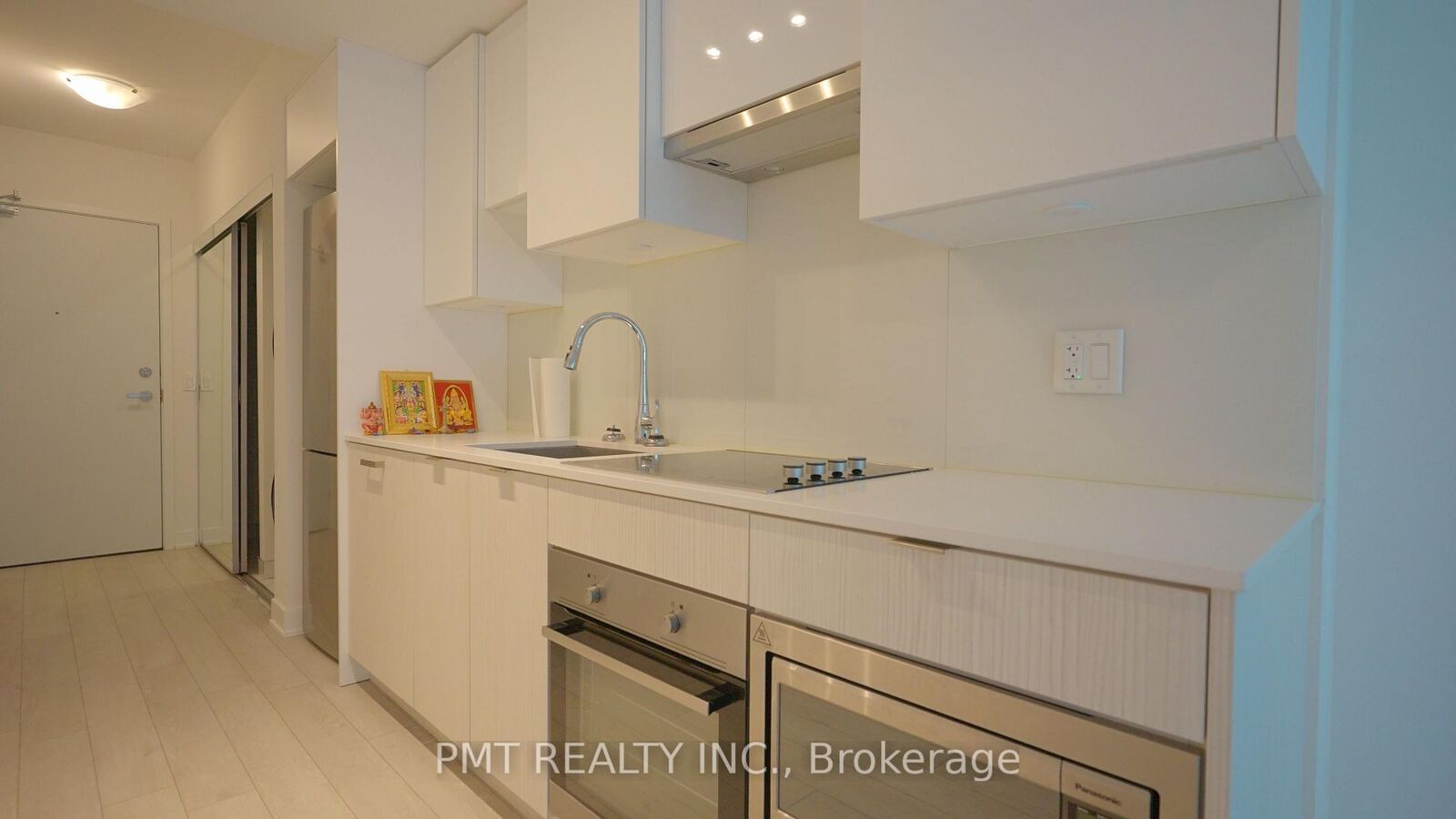 Property Photo:  99 Broadway Avenue 1708  ON M4P 0E3 
