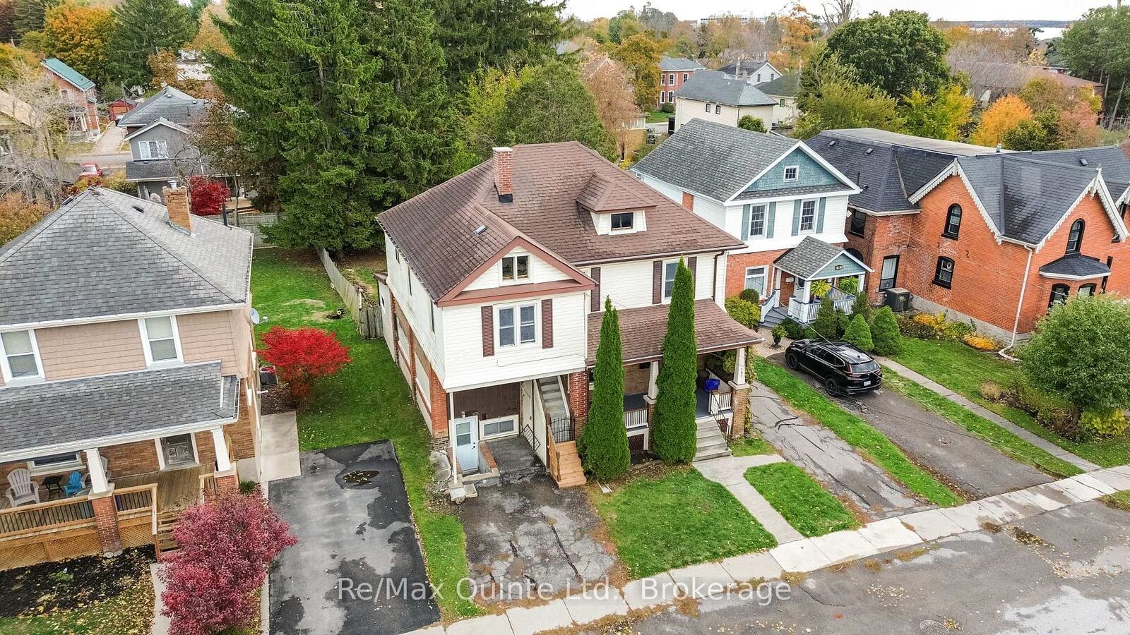 Property Photo:  163 Albert Street B  ON K8N 3N5 