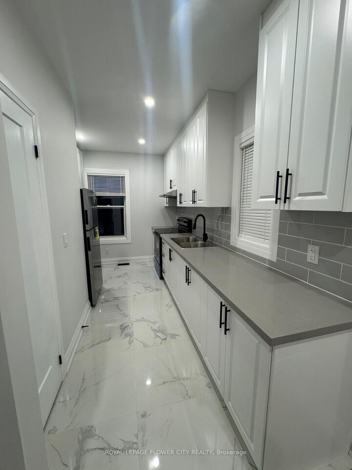 Property Photo:  414 Perth Avenue #Upper  ON M6P 3Y6 