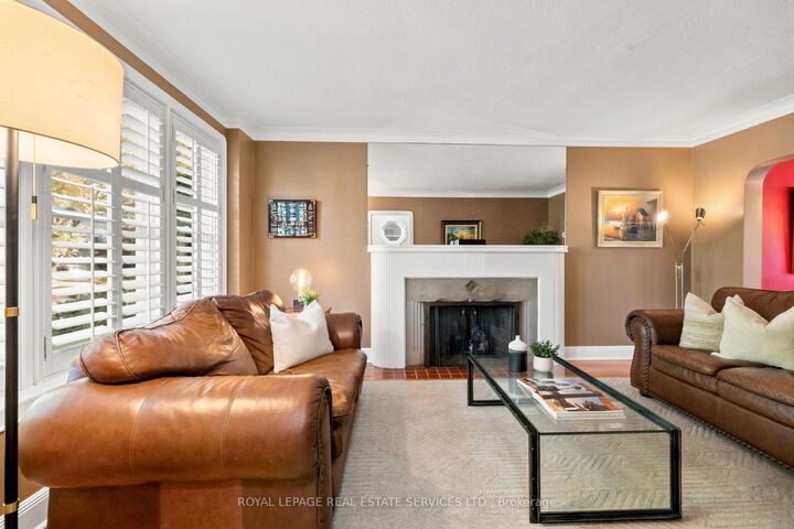 Property Photo:  64 Cliveden Avenue  ON M8Z 3N1 