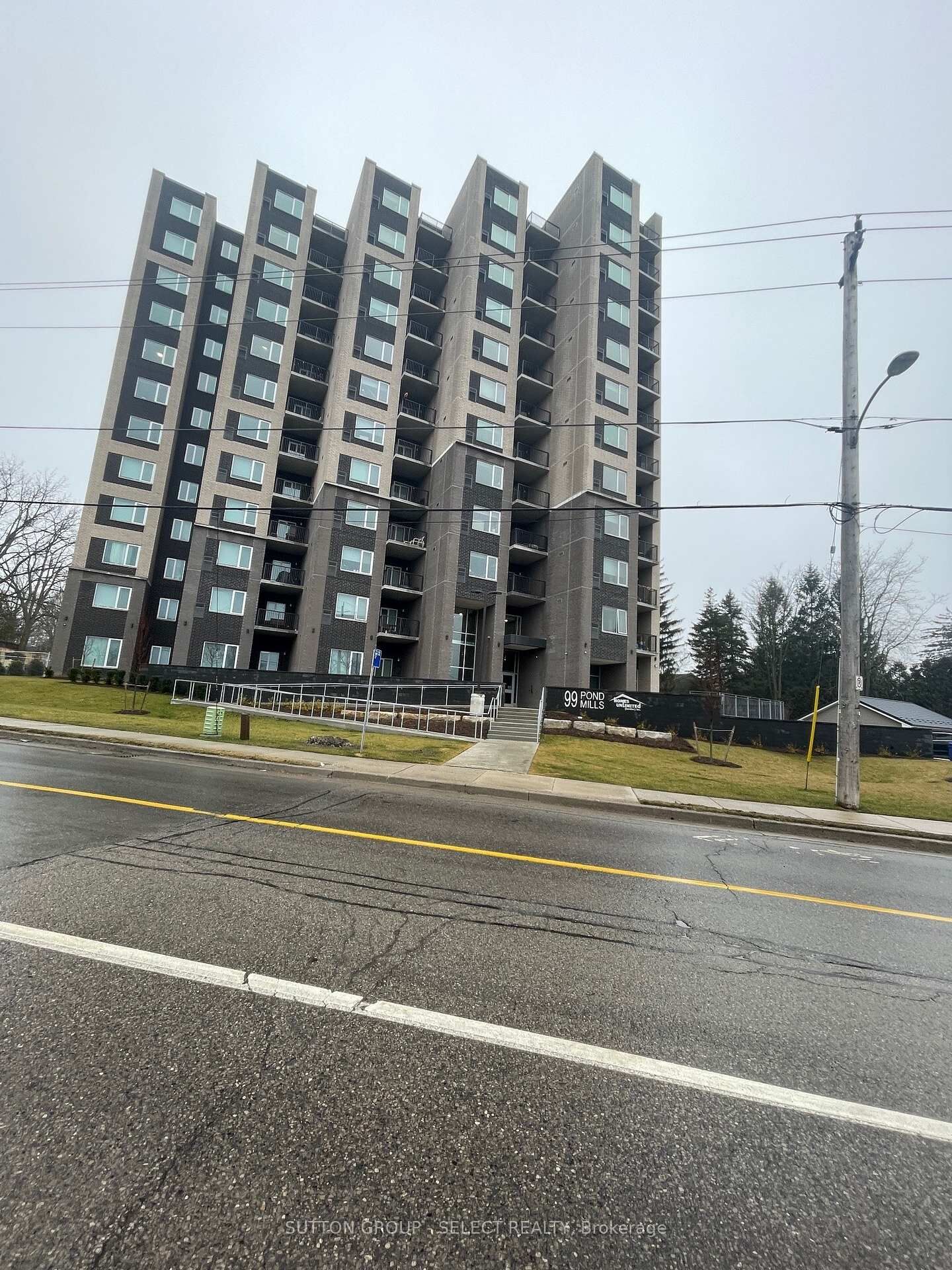 Property Photo:  99 Pond Mills Road 810  ON N5Z 3X3 