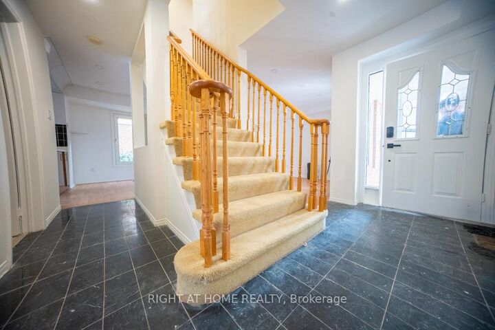 Property Photo:  3932 Rushton Crescent  ON L5L 4H8 
