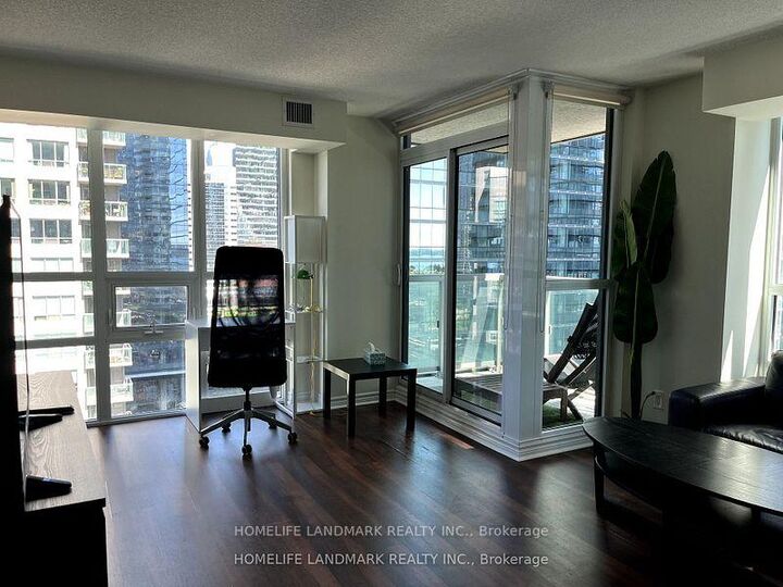 Property Photo:  19 Grand Trunk Crescent 1706  ON M5J 3A3 
