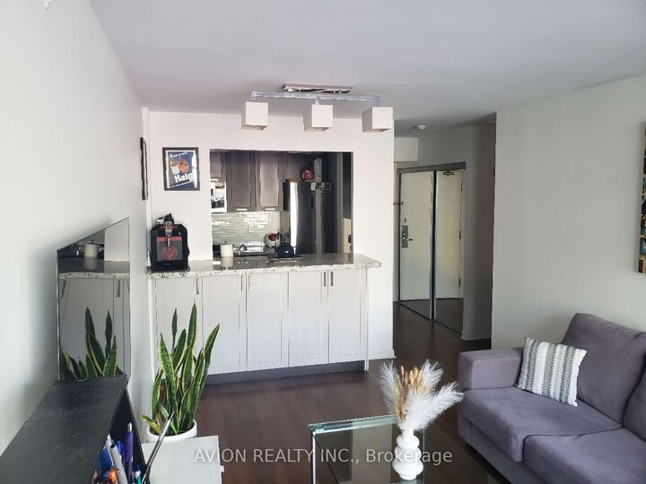 Property Photo:  5 Rosehill Avenue 515  ON M4T 3A6 