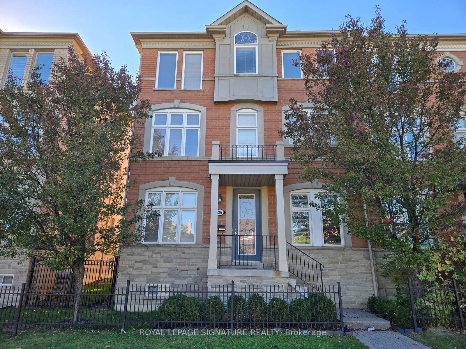 Property Photo:  26 Helen Street  ON L4L 3S3 