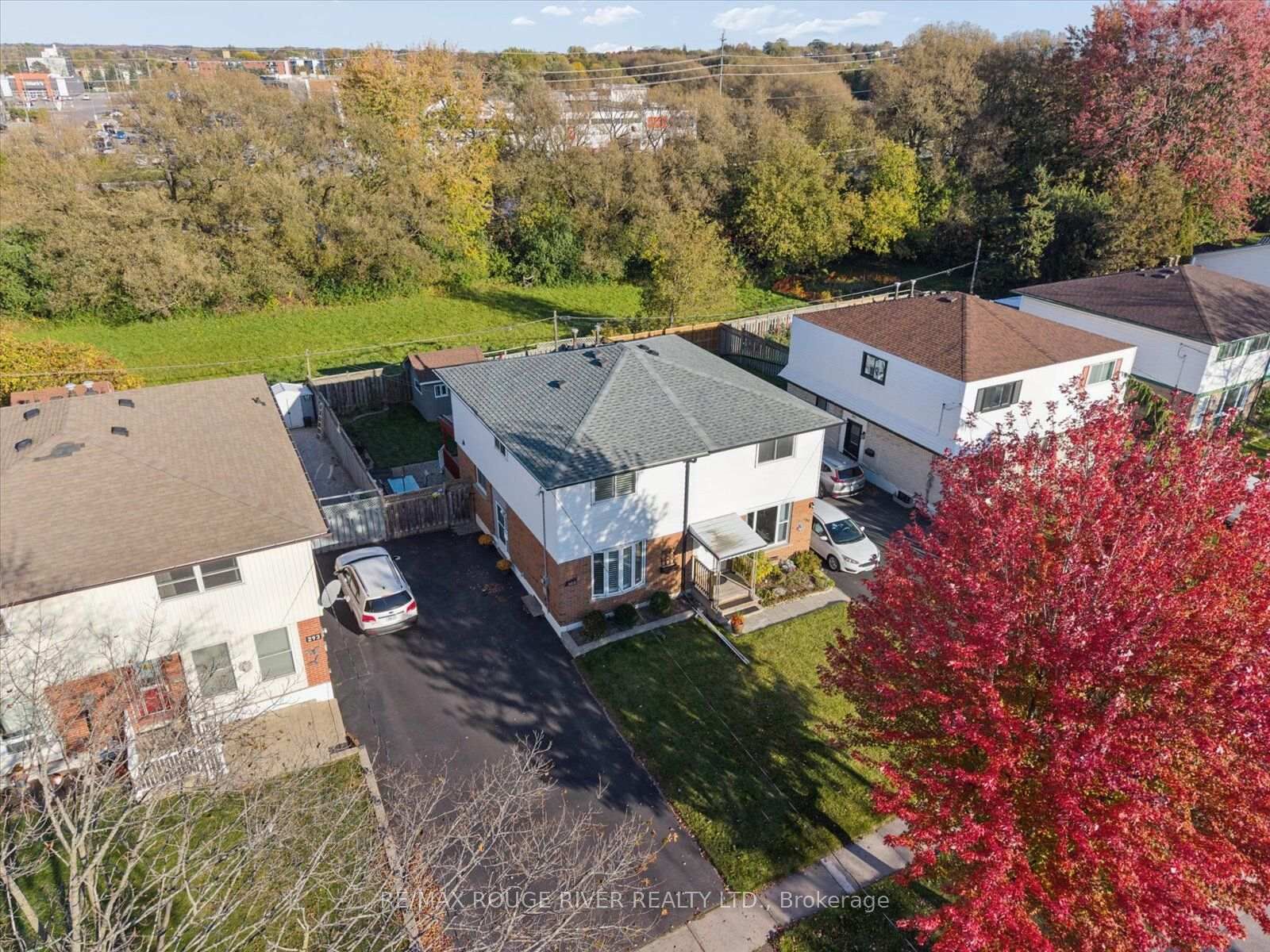 Photo de la propriété:  297 Durham Court  ON L1J 5R5 