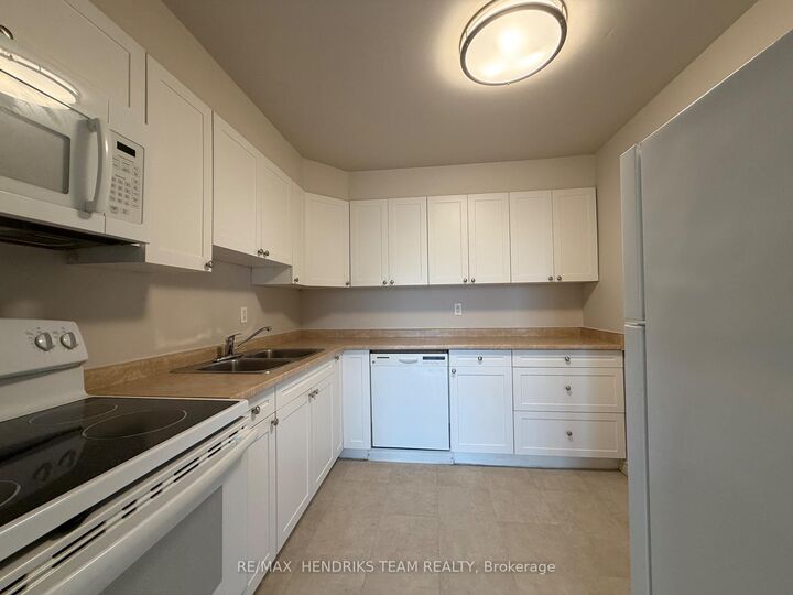 Property Photo:  64 Windward Street 606  ON L2M 4H3 