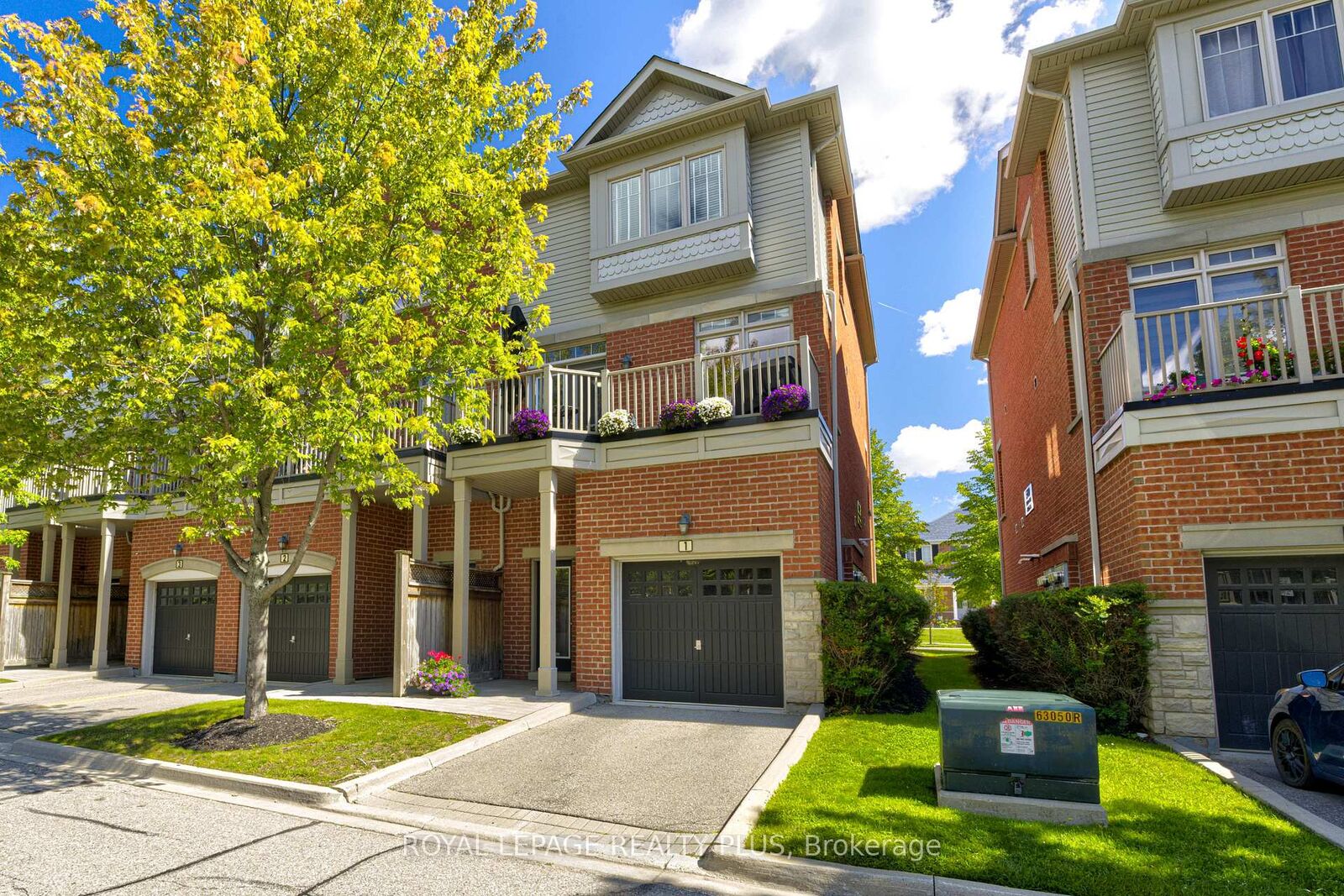 Property Photo:  5750 Tosca Drive 1  ON L5M 0P7 