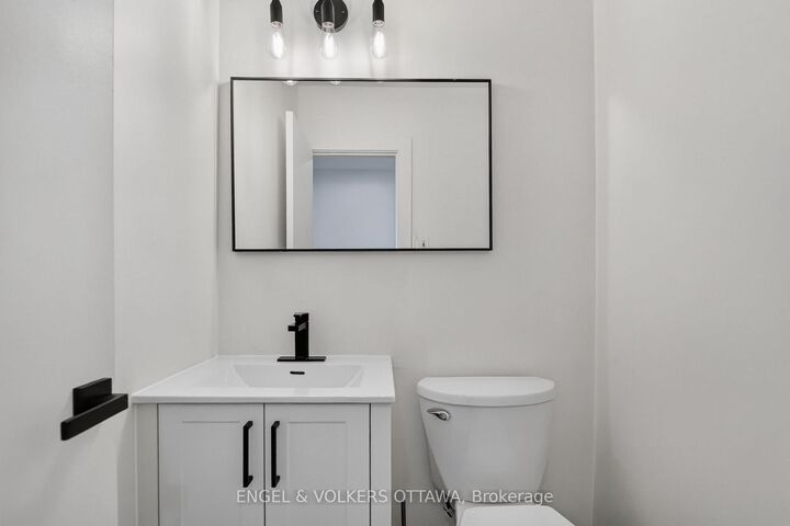 Property Photo: 1304 Morrison Drive ON K2H 7L9