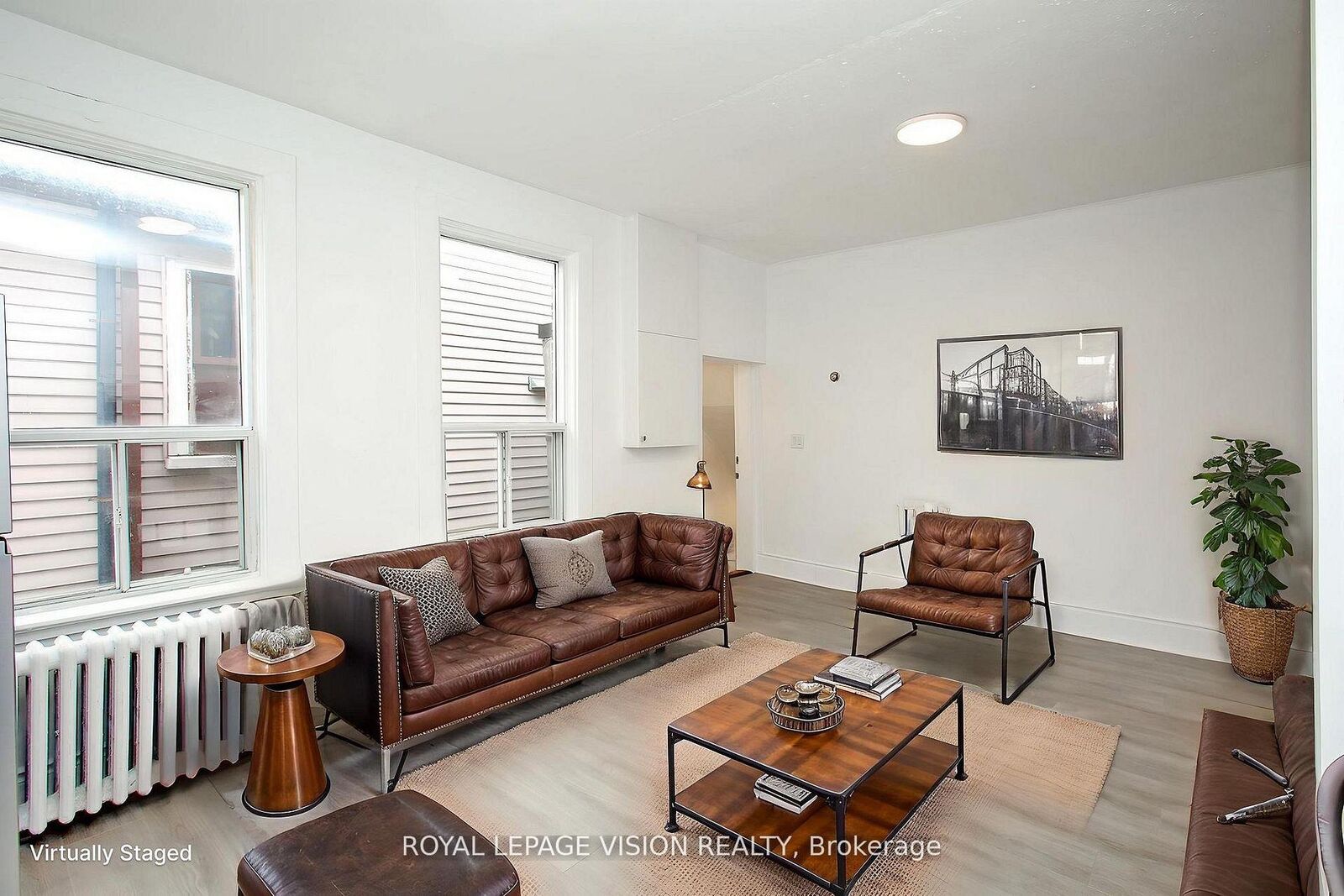 Property Photo:  819 Pape Avenue Upper  ON M4K 3V1 