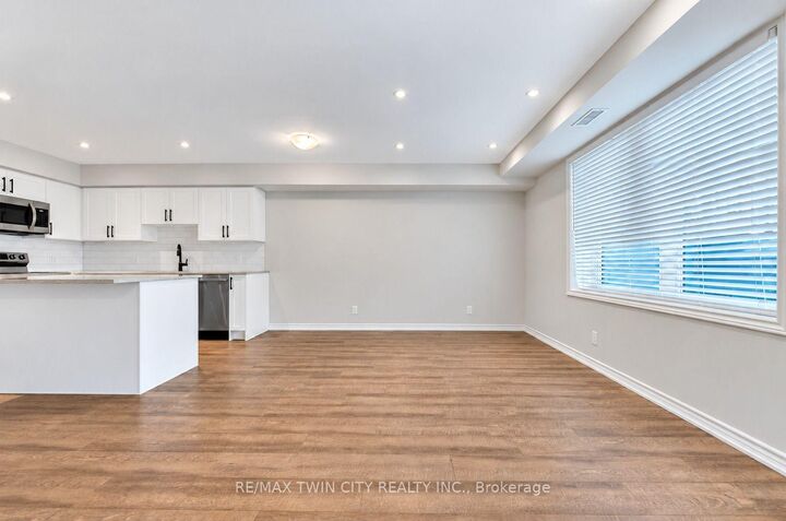 Property Photo: 235 Chapel Hill Drive 11 ON N2R 1N3