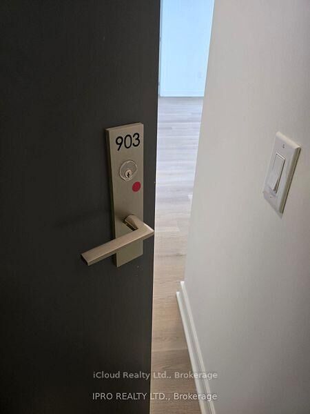 Property Photo:  86 Dundas Street 903  ON L5A 1W4 