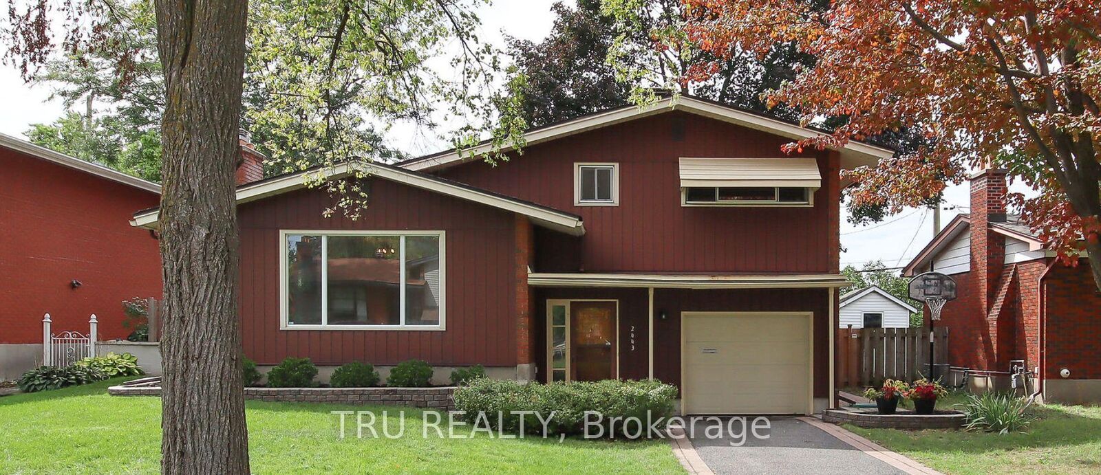 Property Photo: 2443 Sudbury Avenue B ON K2C 1L6