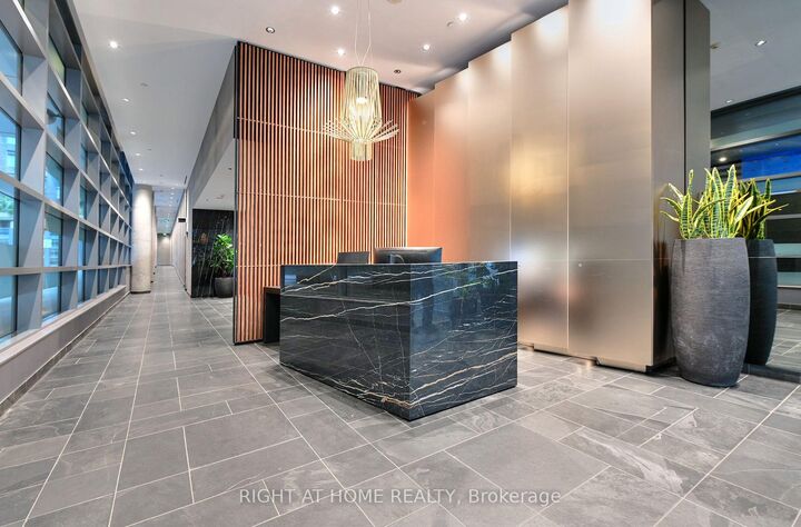 Property Photo:  95 Bathurst Street 422  ON M5V 0H7 