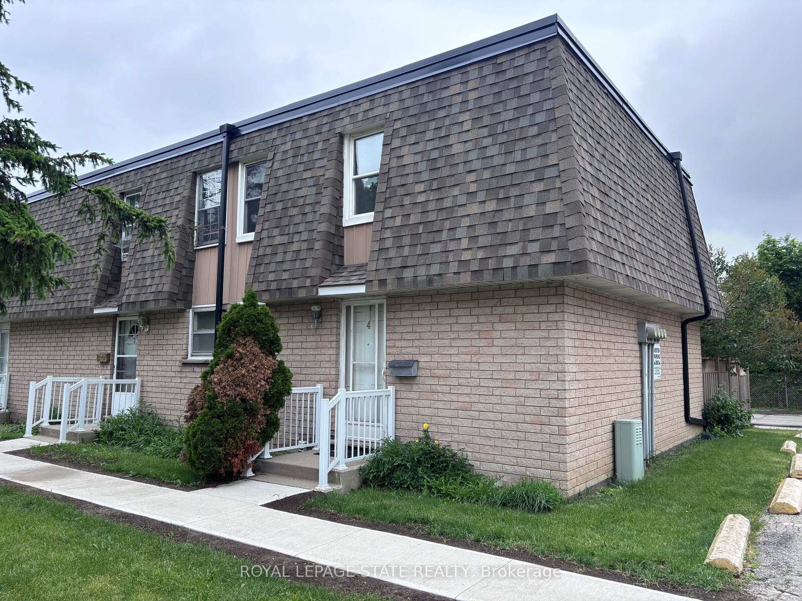 Photo de la propriété:  153 Limeridge Road W 4  ON L9C 2V3 
