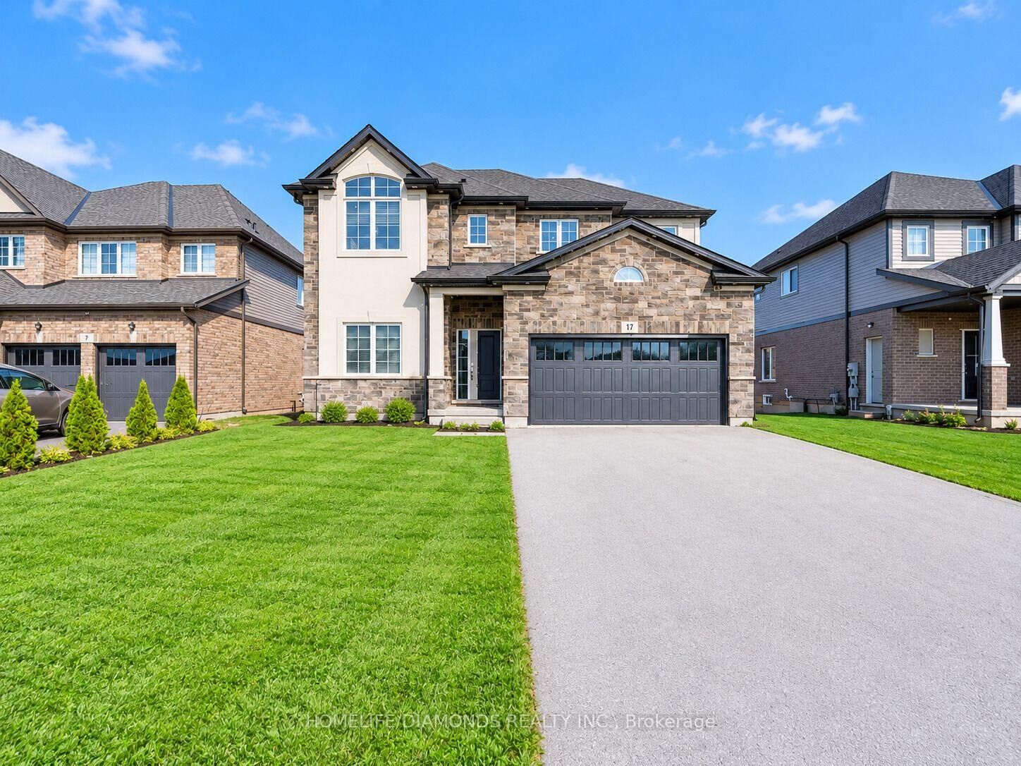 Property Photo:  17 Monarch Street  ON L3C 0E6 