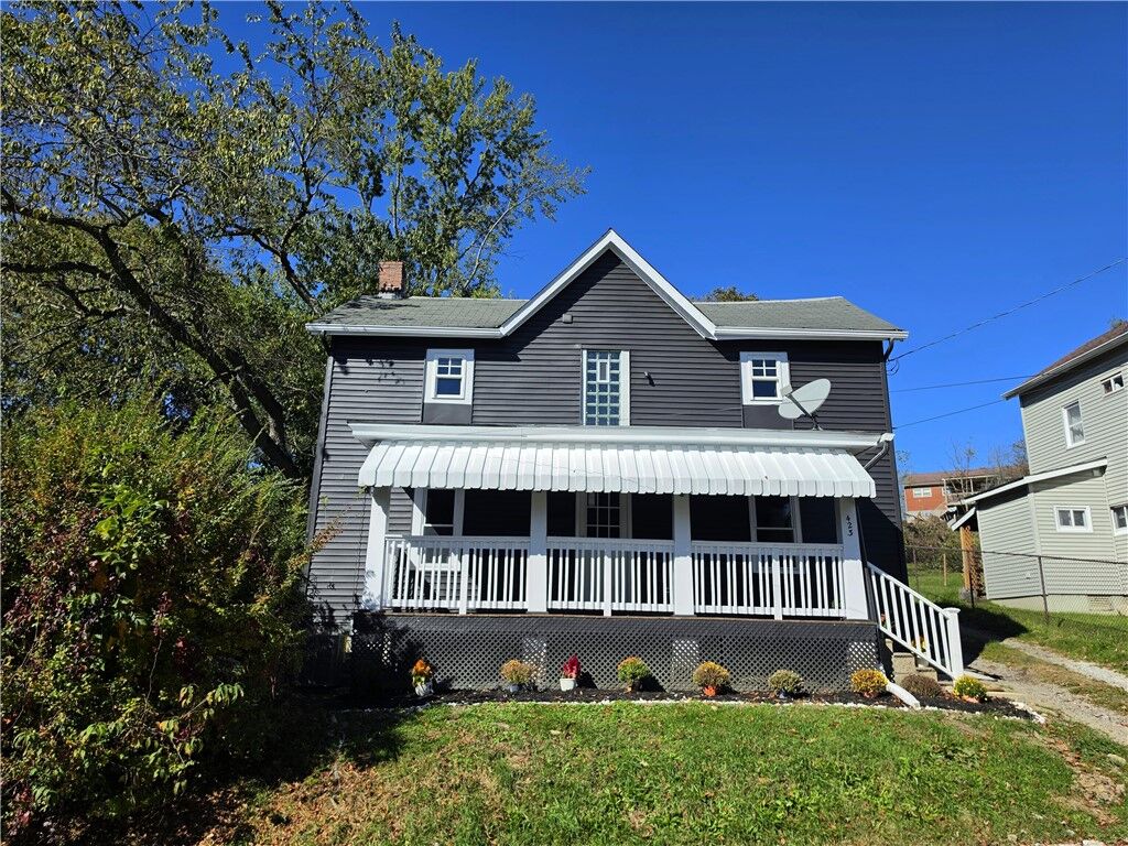 Property Photo:  423 Fox Hill St  PA 15601 