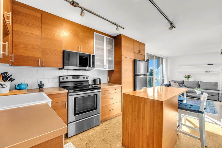 Property Photo:  2016 Fullerton Avenue 1010  BC V7P 3E6 