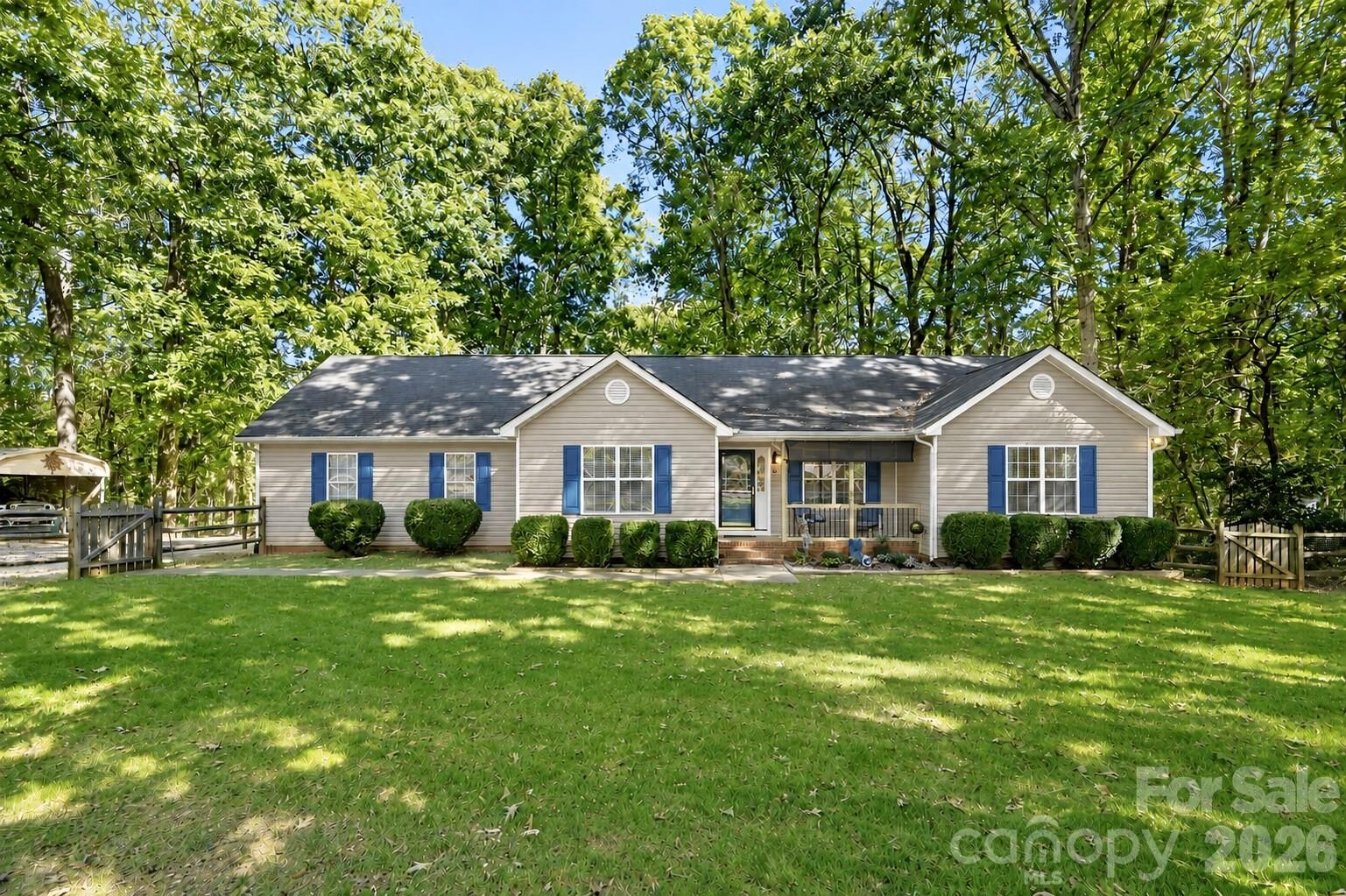 Property Photo:  8610 Lochinvar Drive  NC 28227 