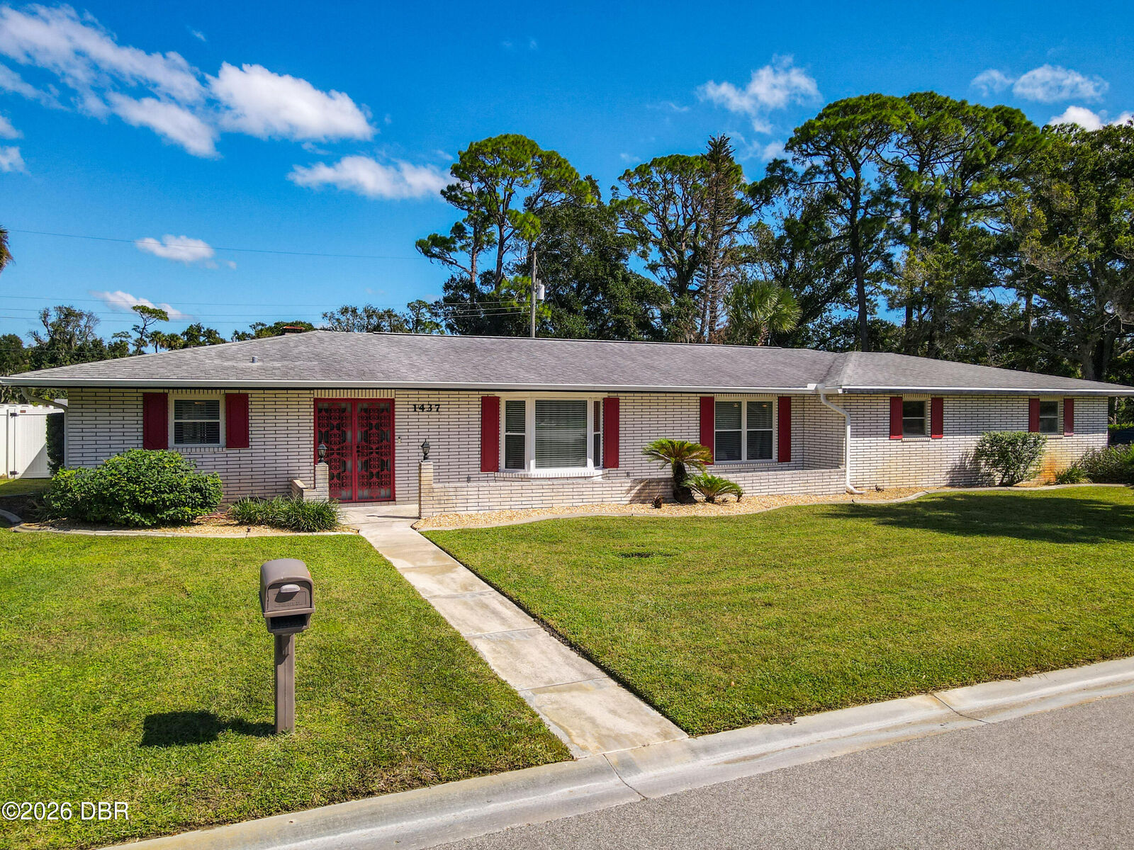 Property Photo:  1437 Golfview Drive  FL 32114 