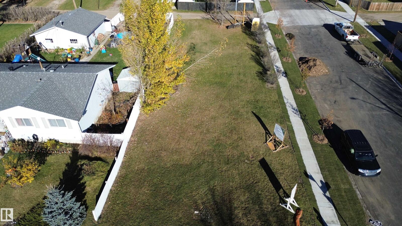 Property Photo:  9702 101 Street  AB T8R 1G3 