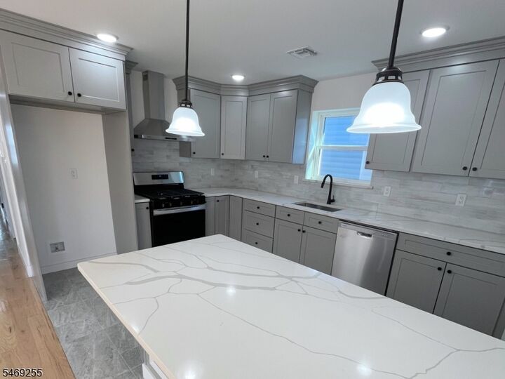 Property Photo:  303 Chilton St 2  NJ 07208 