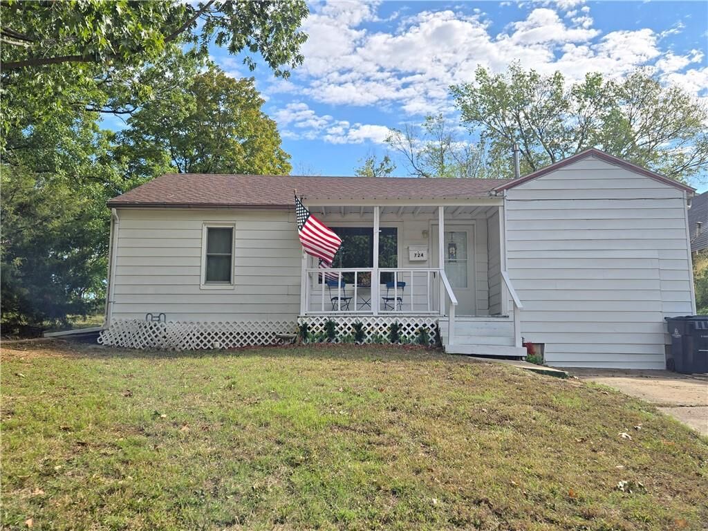 Property Photo:  724 S 4th Street  KS 67301 