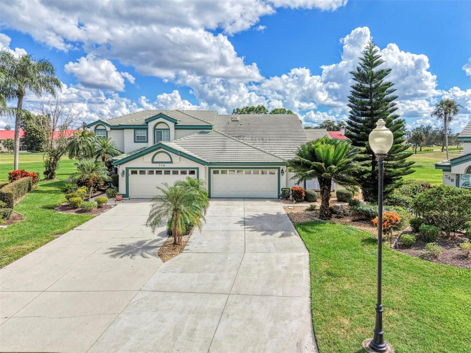 Property Photo:  748 Connemara Court  FL 34292 