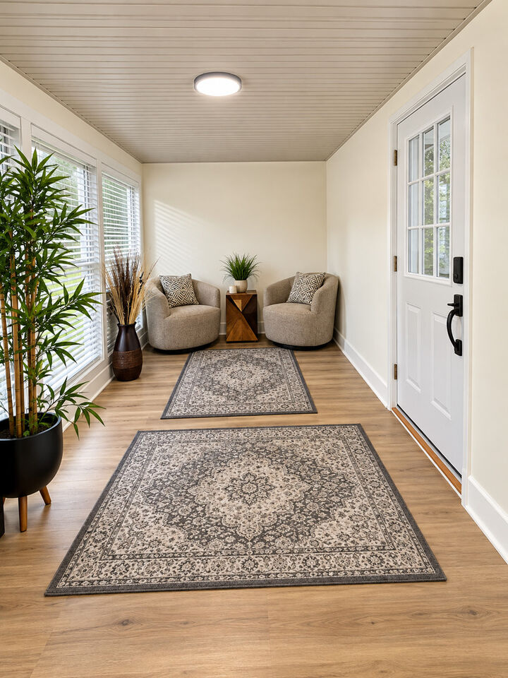 Property Photo:  