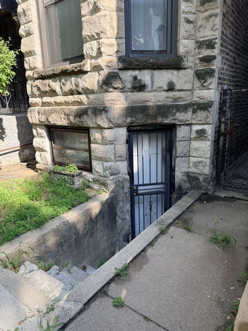 Property Photo:  528 E 46th Place  IL 60653 