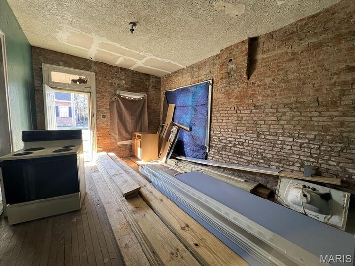 Property Photo: 32 N Ellis Street MO 63701