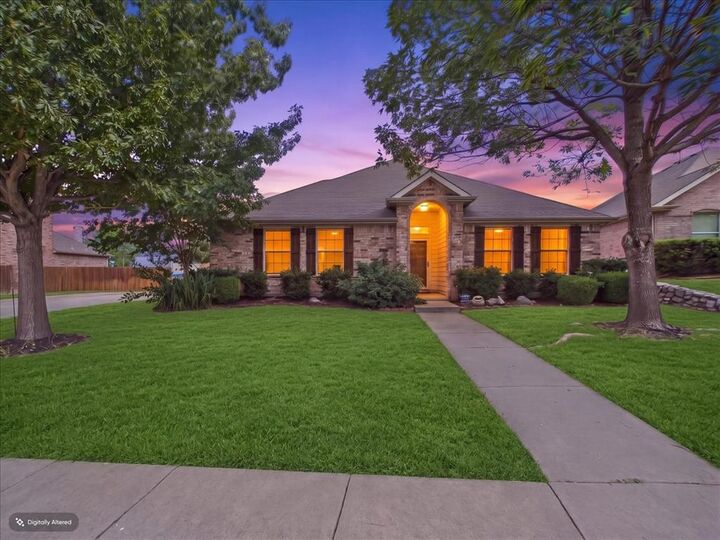 Property Photo:  613 Quail Hollow Drive  TX 76065 
