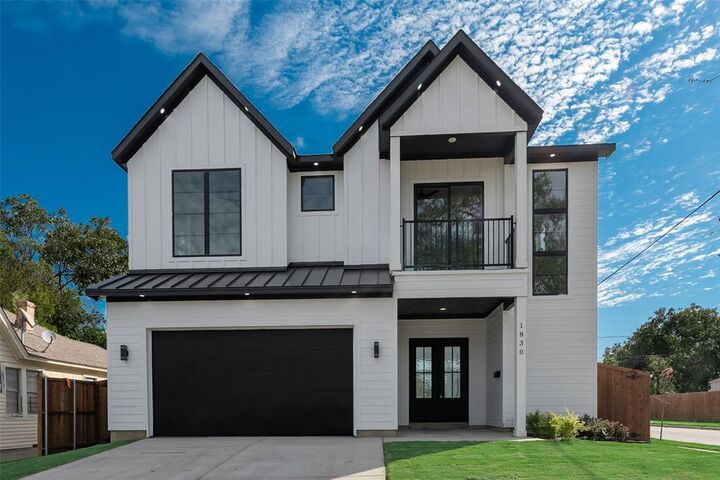 Property Photo: 1830 S Marsalis Avenue TX 75216