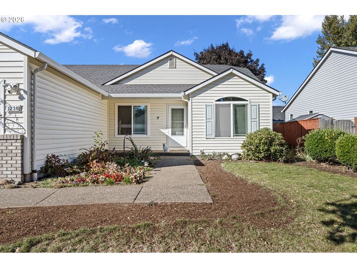 Property Photo:  1230 Rupp St  OR 97402 