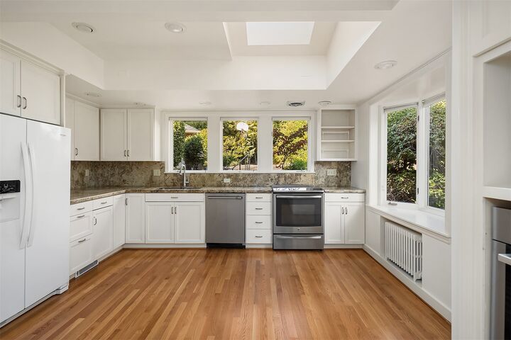 Property Photo:  4316 NE 33rd Street  WA 98105 